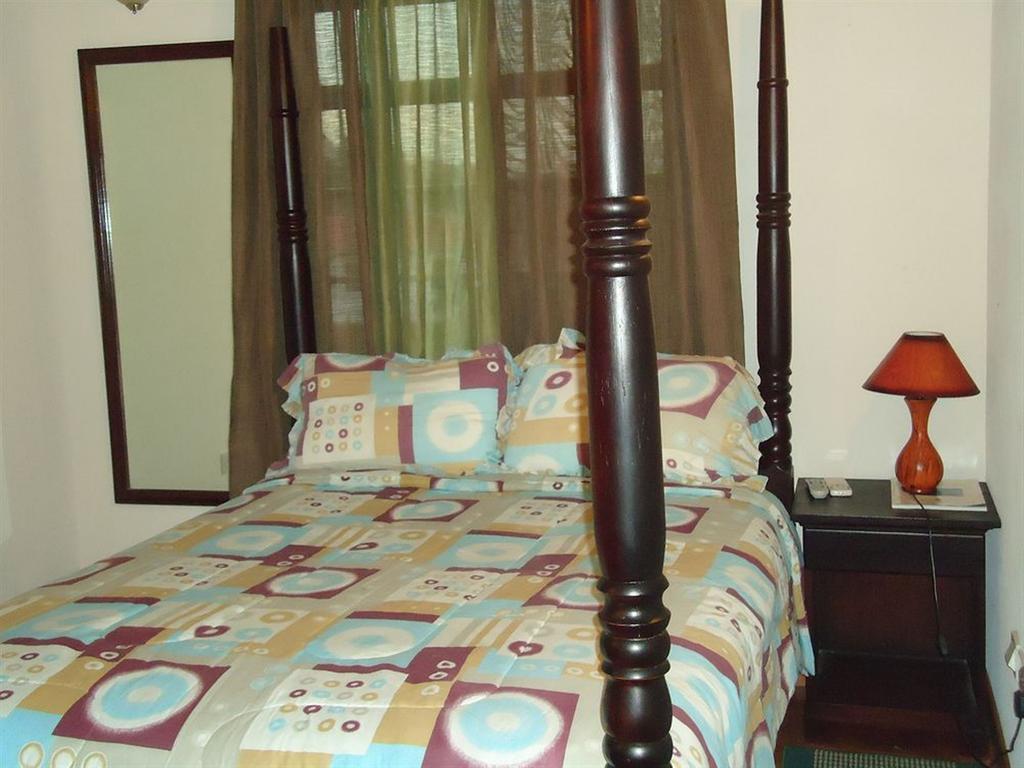 Augusta'S Apartments Rodney Bay Room photo