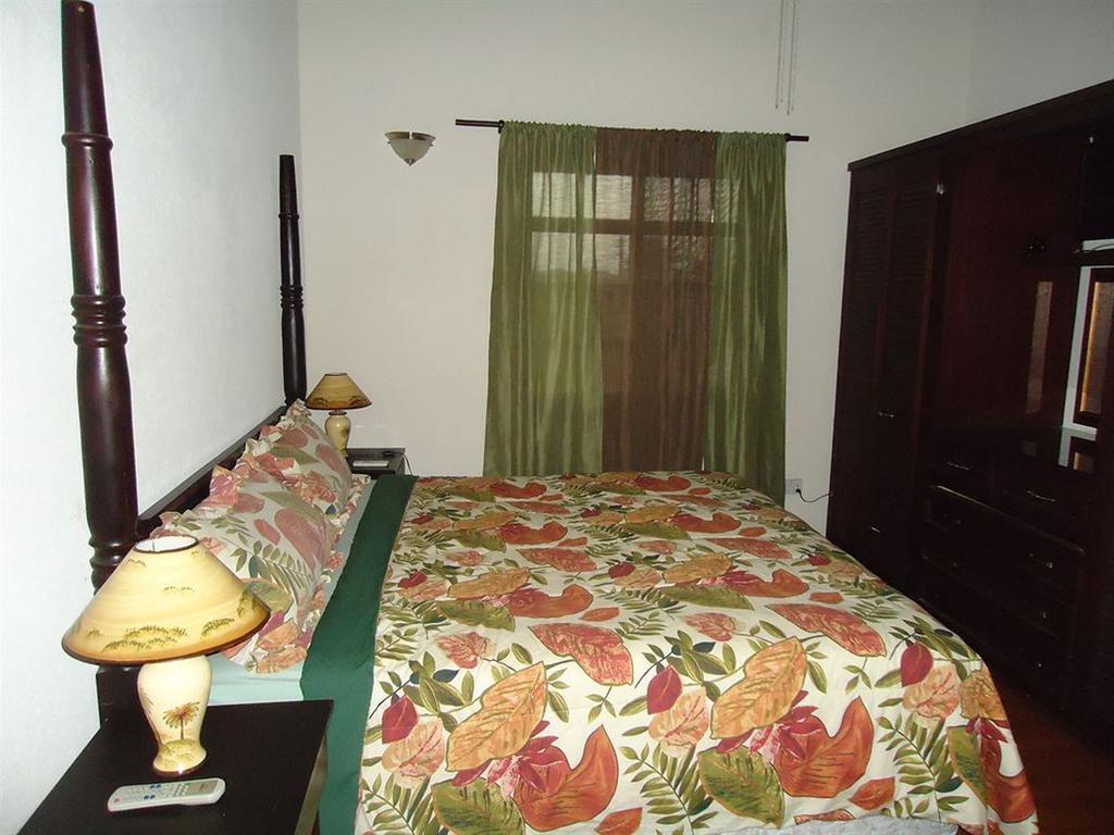 Augusta'S Apartments Rodney Bay Room photo